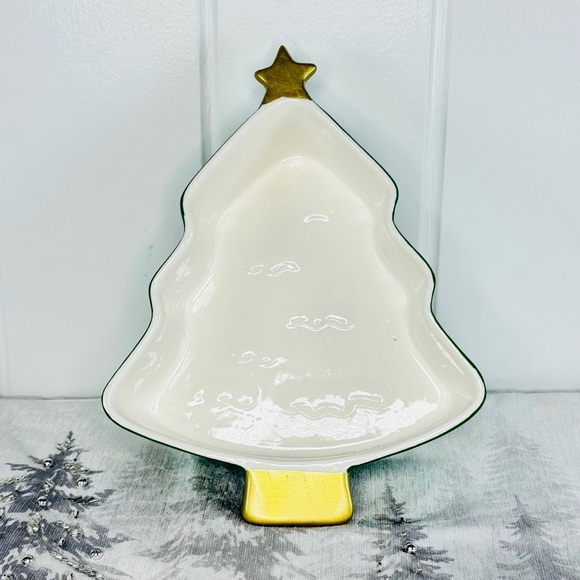 Target Bullseye Playground Green & White Christmas Tree Ceramic Bakeware - Picture 2 of 6